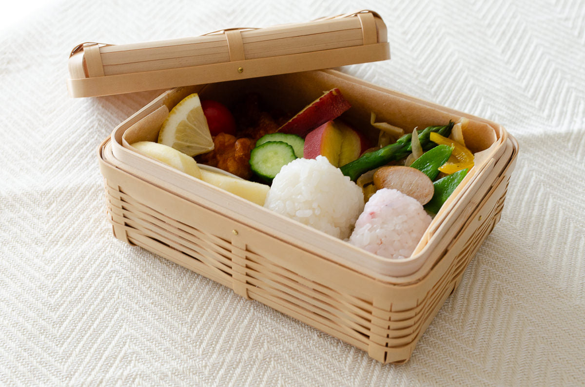 専用　ハンドメイド 　ショートベンチ ハートBOX付き（ナチュラル) Natural Handwoven Lunch & Accessory Baskets | 1basketry – 市川籠店