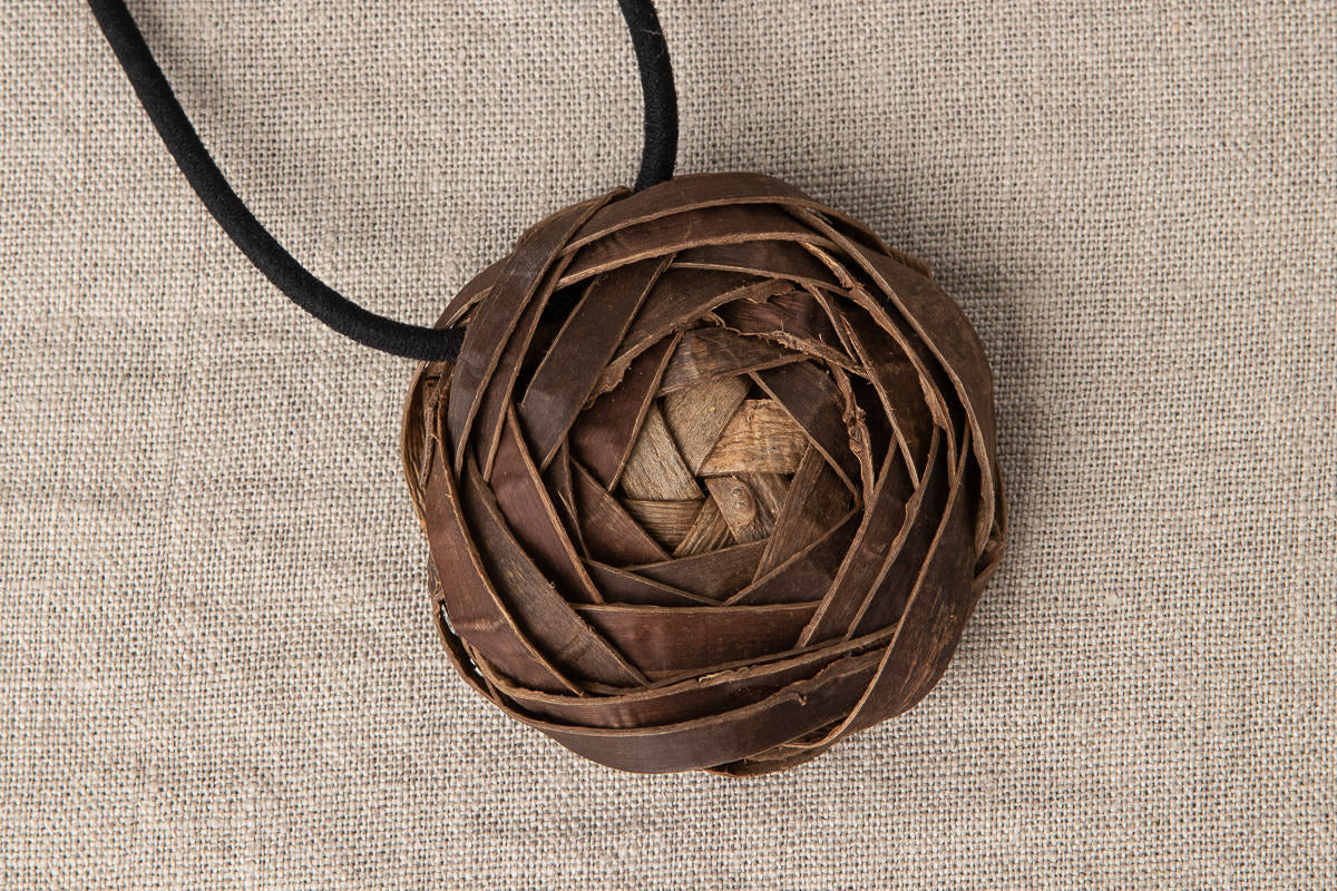 Pendant “Rose” / Walnut Bark / Yamagata-JPN 311416