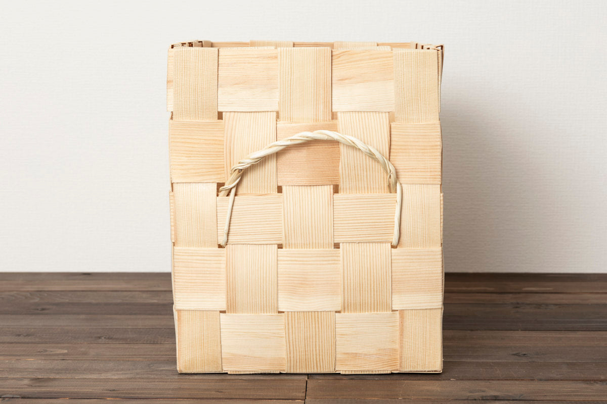 Magazine basket with handle / Pine / EST 330744-1