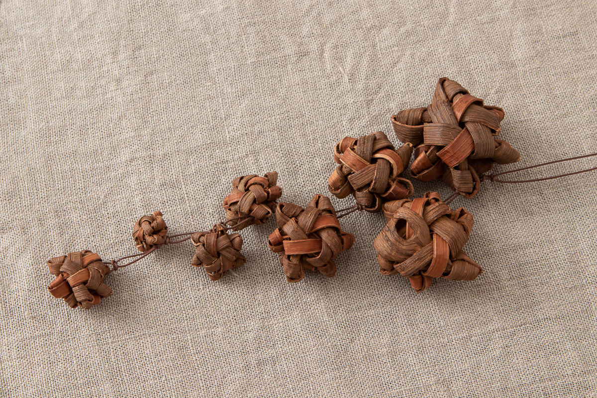 Bag charm “Flower” / Grape vine / Yamagata-JPN 311411-1