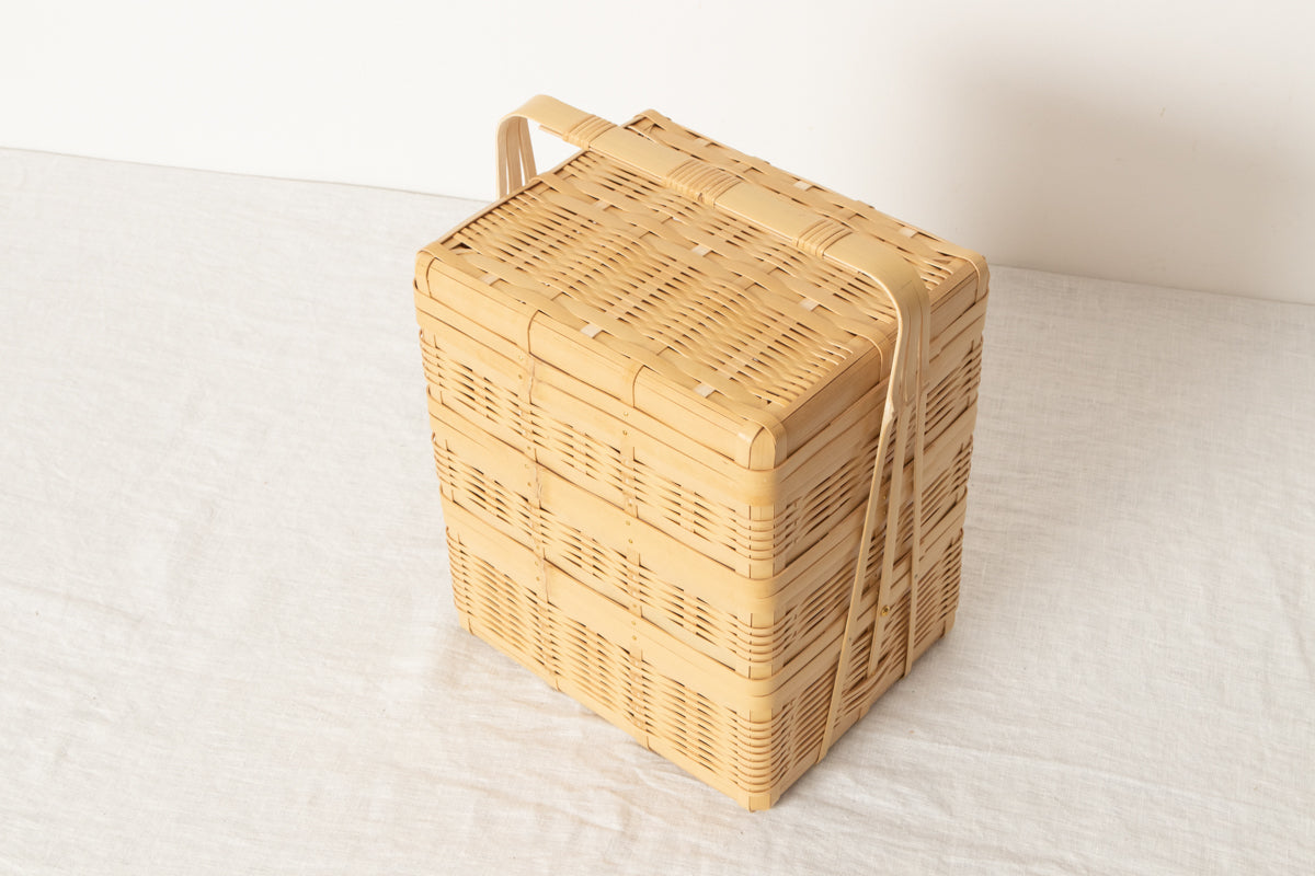 Lunch box with handle (3-tier) / White bamboo / Kagoshima-JPN 321109-1