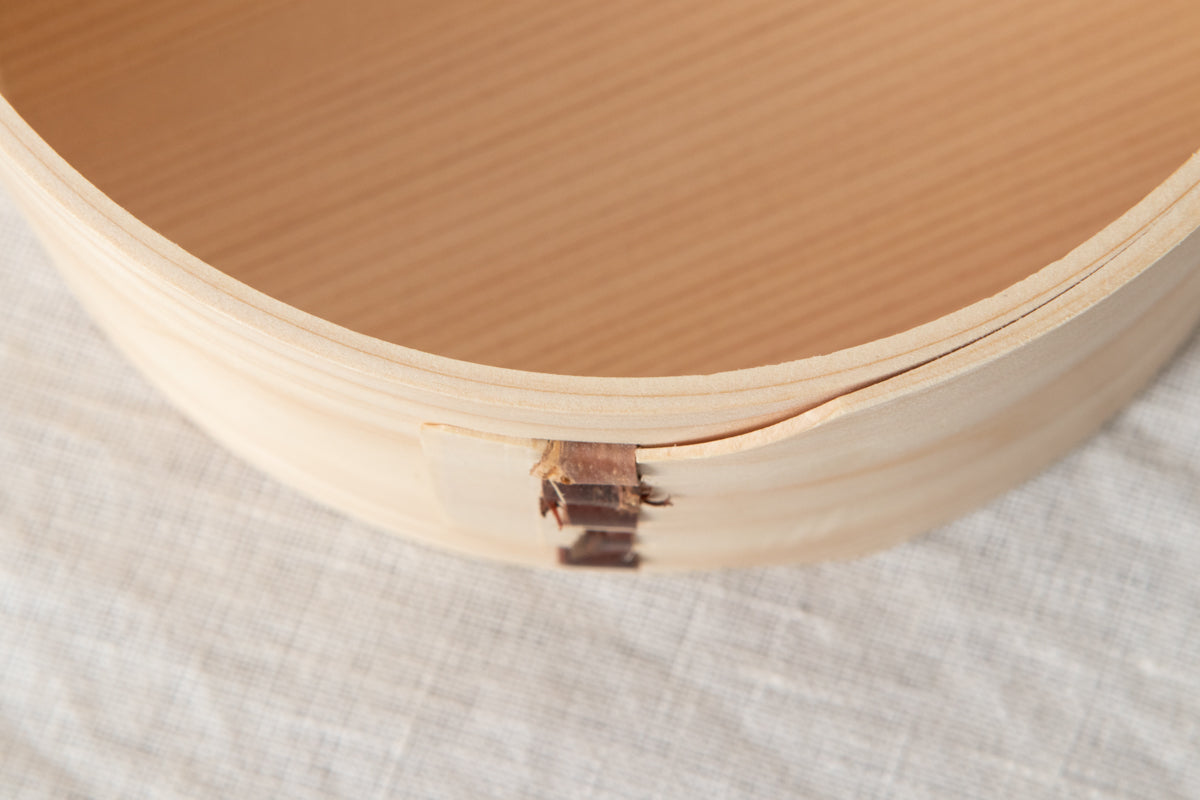 Round Bento box -Cherry bark finish- / Hinoki, Sawara cypress / Gifu-JPN 811106-1