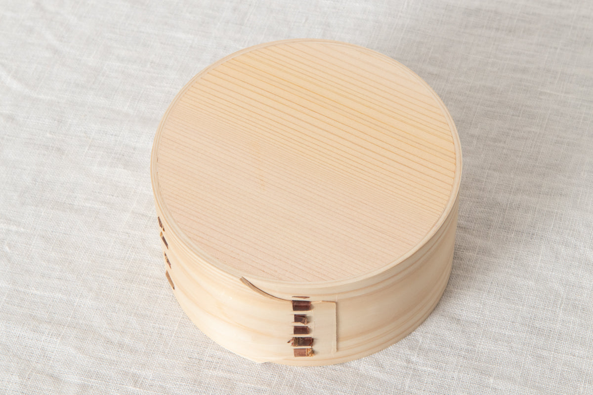 Round Bento box -Cherry bark finish- / Hinoki, Sawara cypress / Gifu-JPN 811106-1