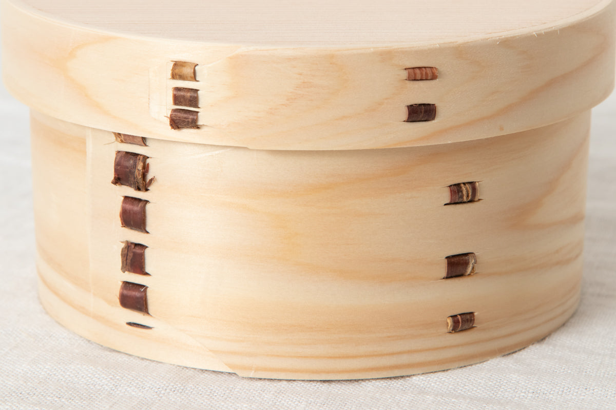 Round Bento box -Cherry bark finish- / Hinoki, Sawara cypress / Gifu-JPN 811106-1