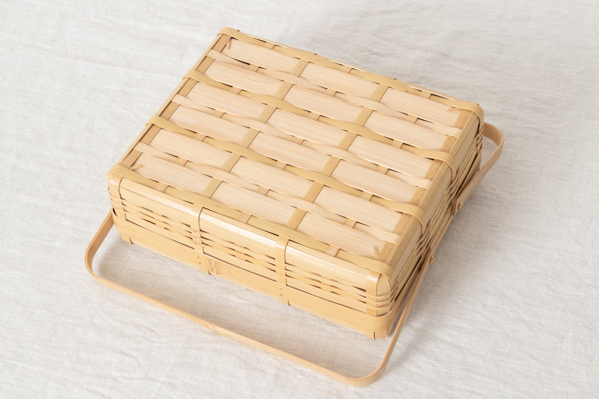 Lunch box with handle -shallow- (with hinges) / White bamboo / Kagoshima-JPN 321102-1