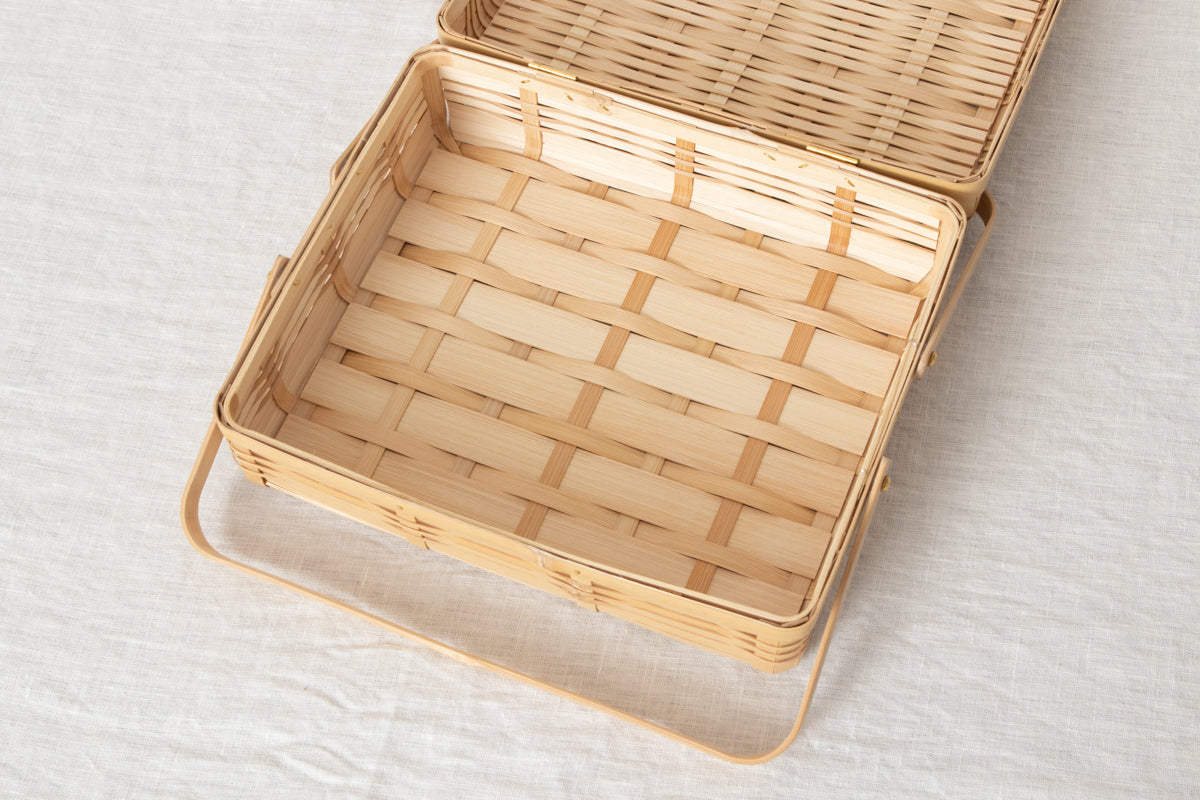 Lunch box with handle -shallow- (with hinges) / White bamboo / Kagoshima-JPN 321102-1