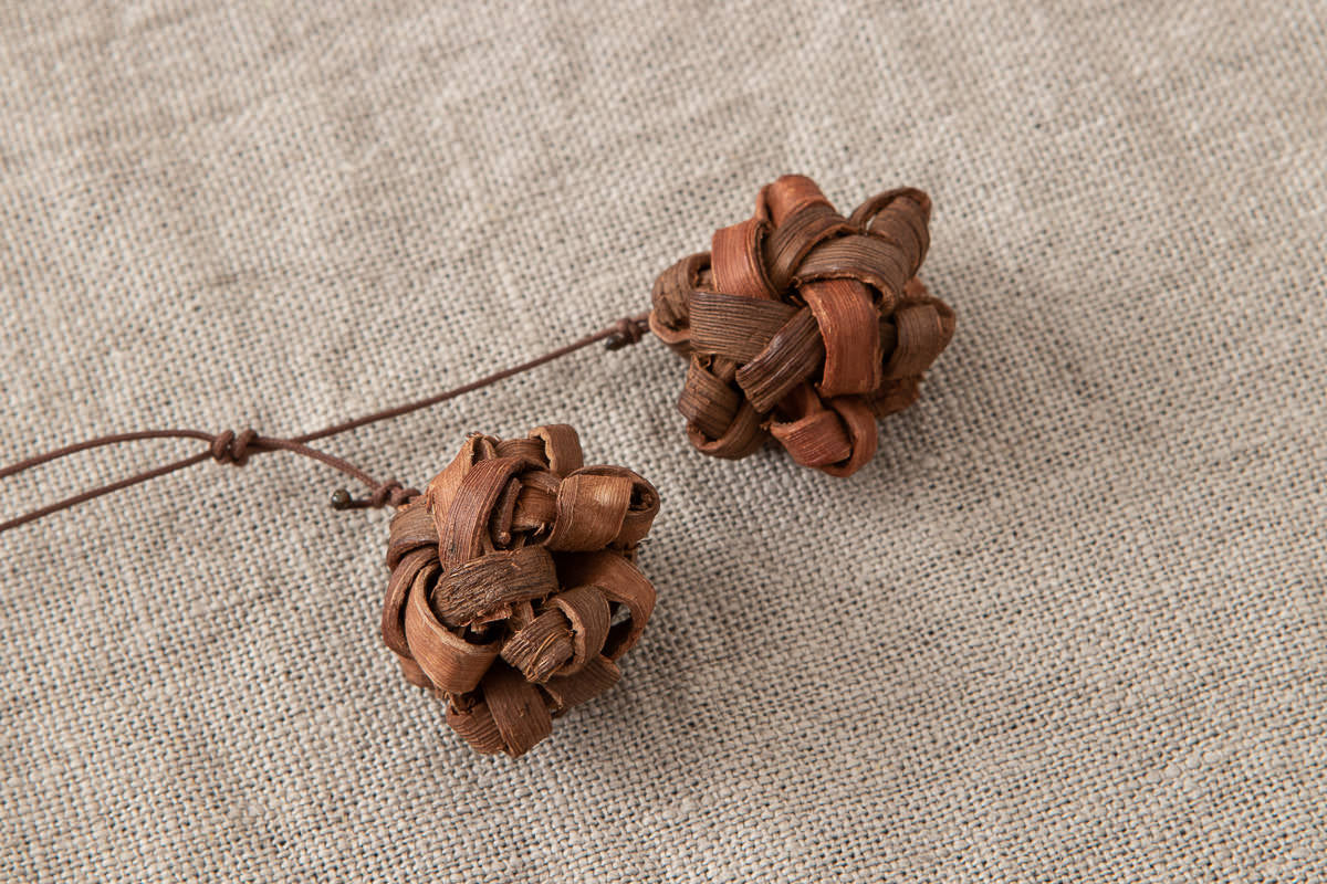 Bag charm “Flower” / Grape vine / Yamagata-JPN 311411-1