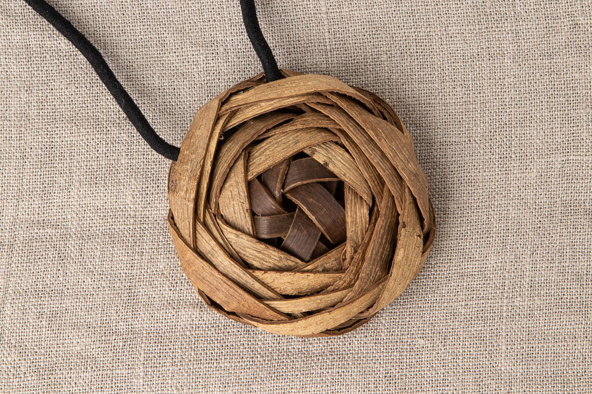 Pendant “Rose” / Walnut Bark / Yamagata-JPN 311416