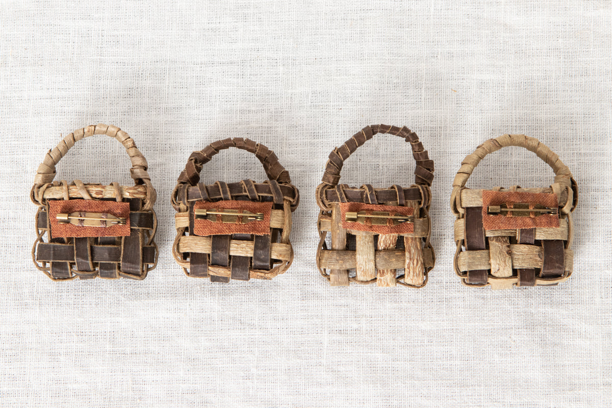 Brooch "Mini Bag" (randomly selected) / Walnut / Iwate-JPN 1510612