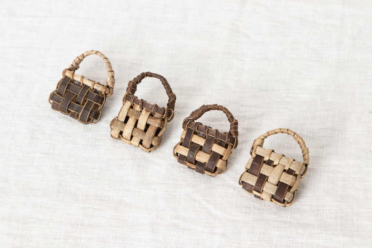 Brooch "Mini Bag" (randomly selected) / Walnut / Iwate-JPN 1510612