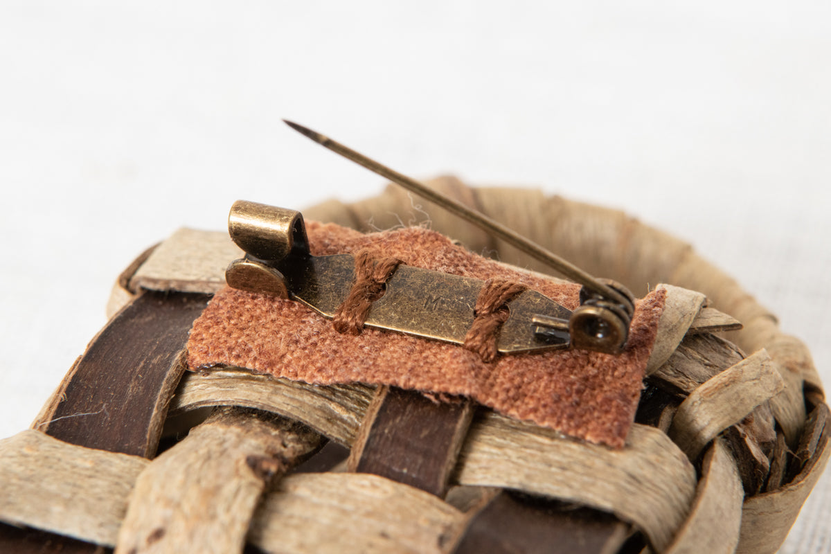 Brooch "Mini Bag" (randomly selected) / Walnut / Iwate-JPN 1510612