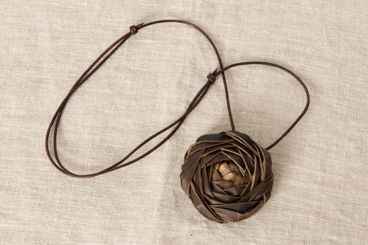 Pendant “Rose” Large / Walnut Bark / Yamagata-JPN 311423