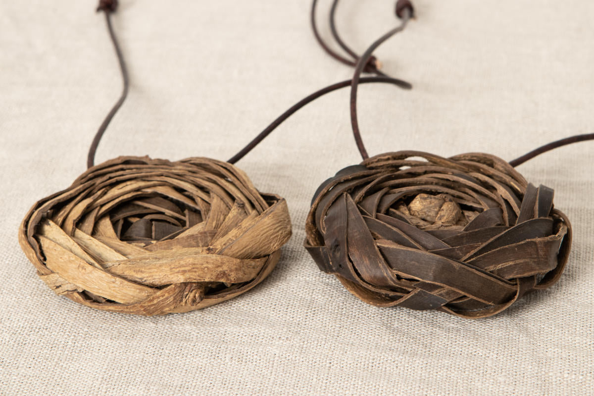 Pendant “Rose” Large / Walnut Bark / Yamagata-JPN 311423