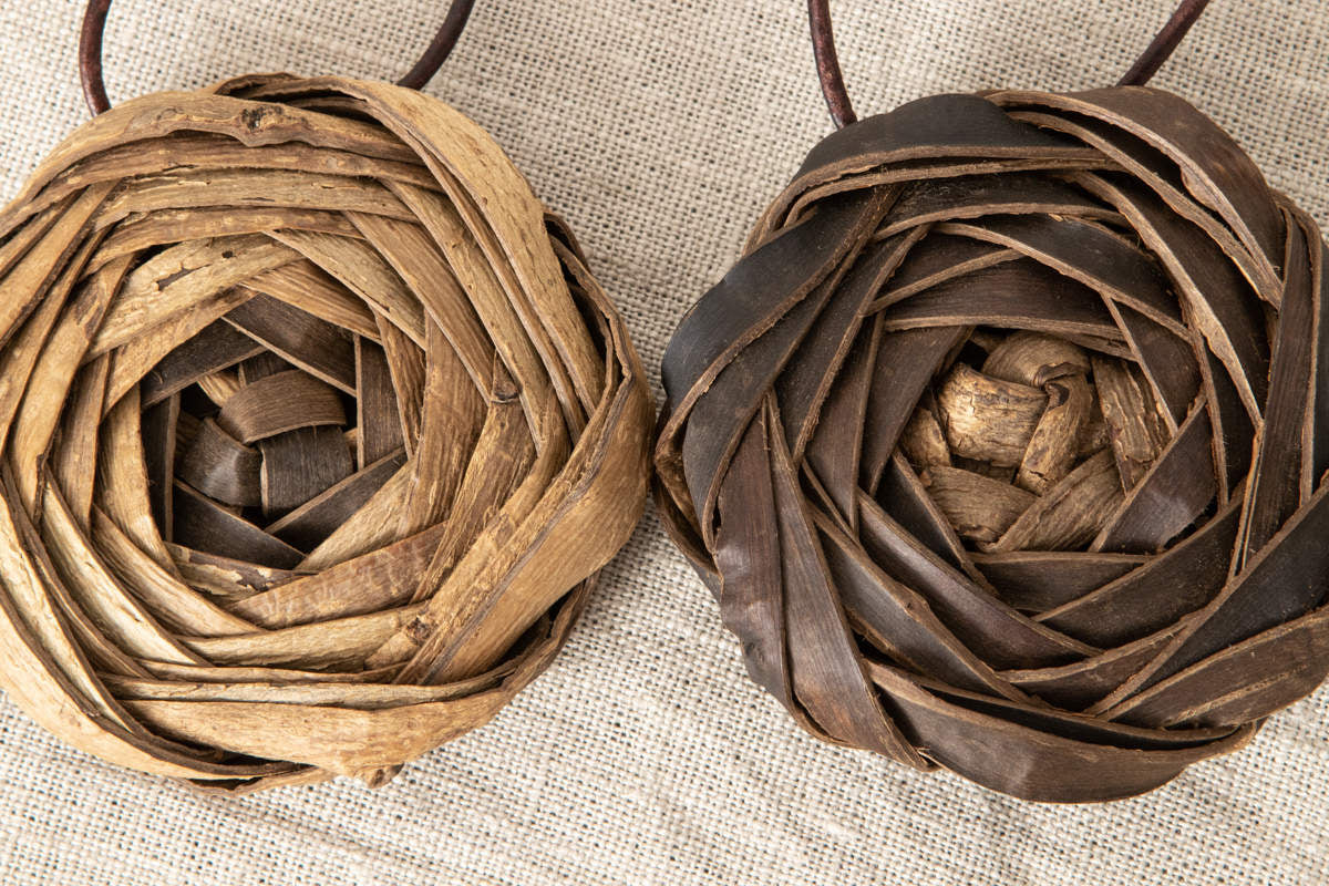 Pendant “Rose” Large / Walnut Bark / Yamagata-JPN 311423