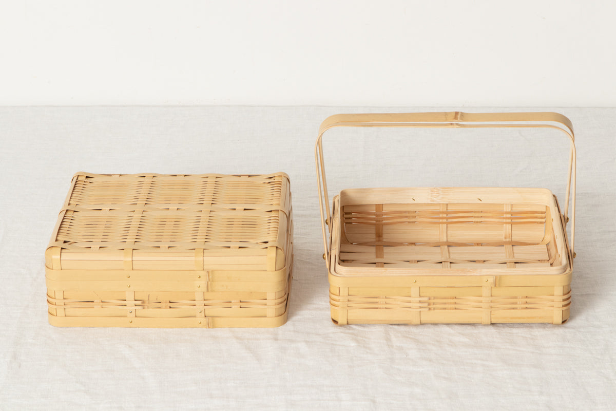 Lunch box with handle M (2-tier) / White bamboo / Kagoshima-JPN 321111-1
