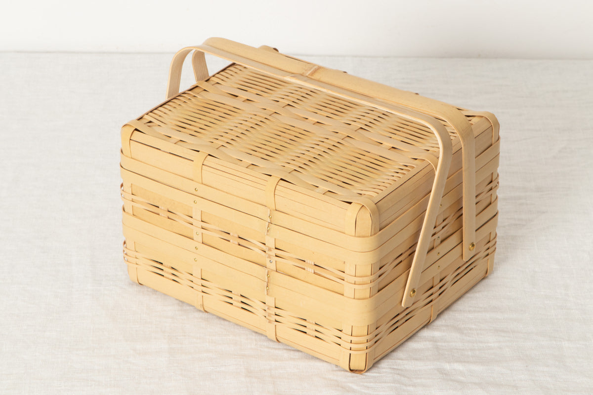 Lunch box with handle M (2-tier) / White bamboo / Kagoshima-JPN 321111-1