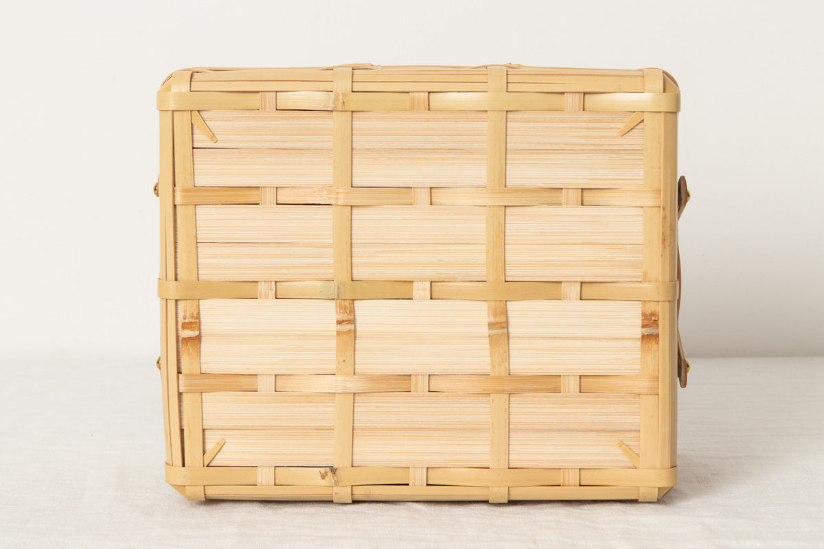 Lunch box with handle M (2-tier) / White bamboo / Kagoshima-JPN 321111-1