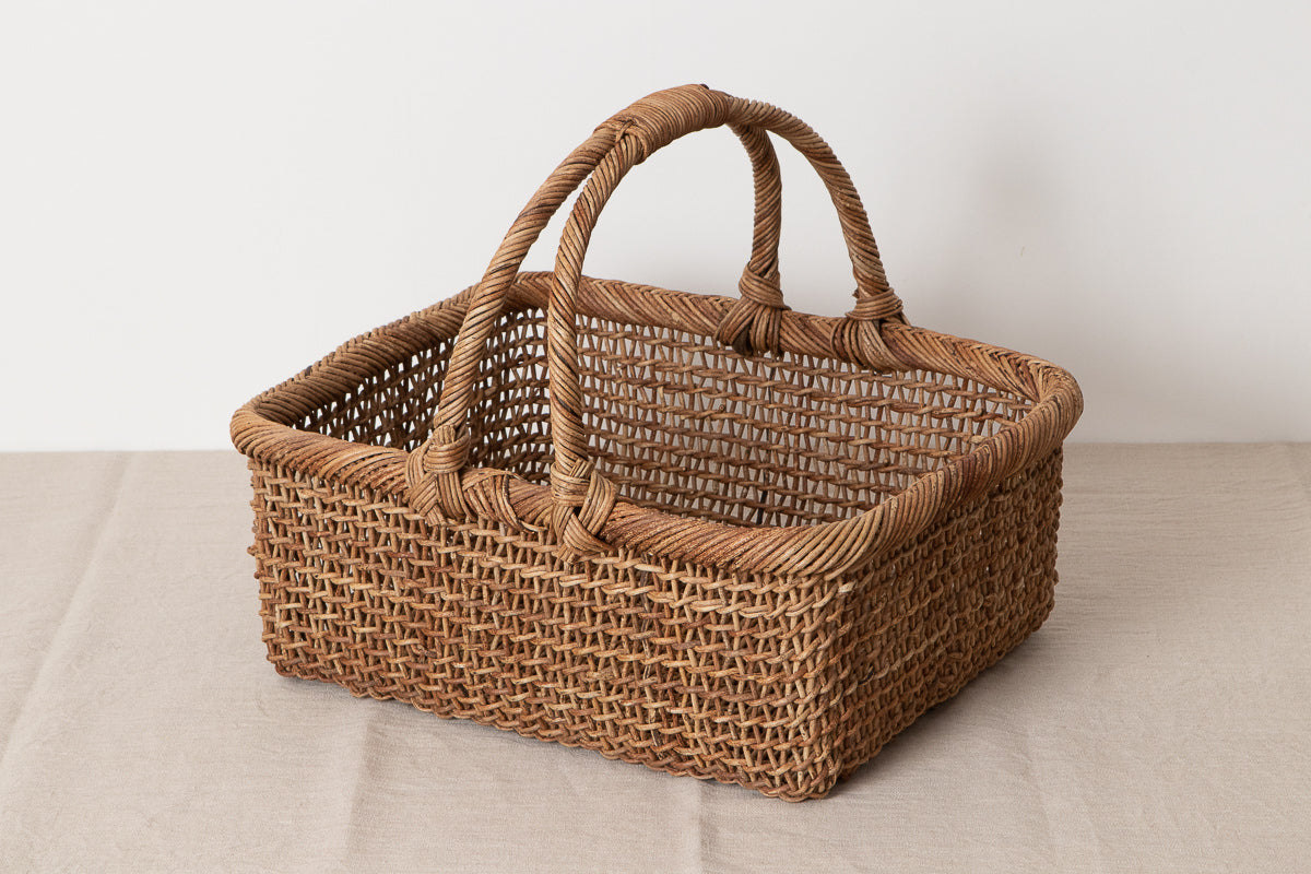 Big rectanglar basket / Brown Akebi vine / Nagano-JPN 311209-1