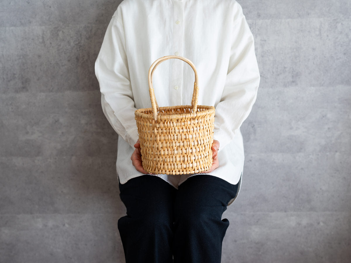 Circle Basket with Handle / Pine Root / LTU 140515