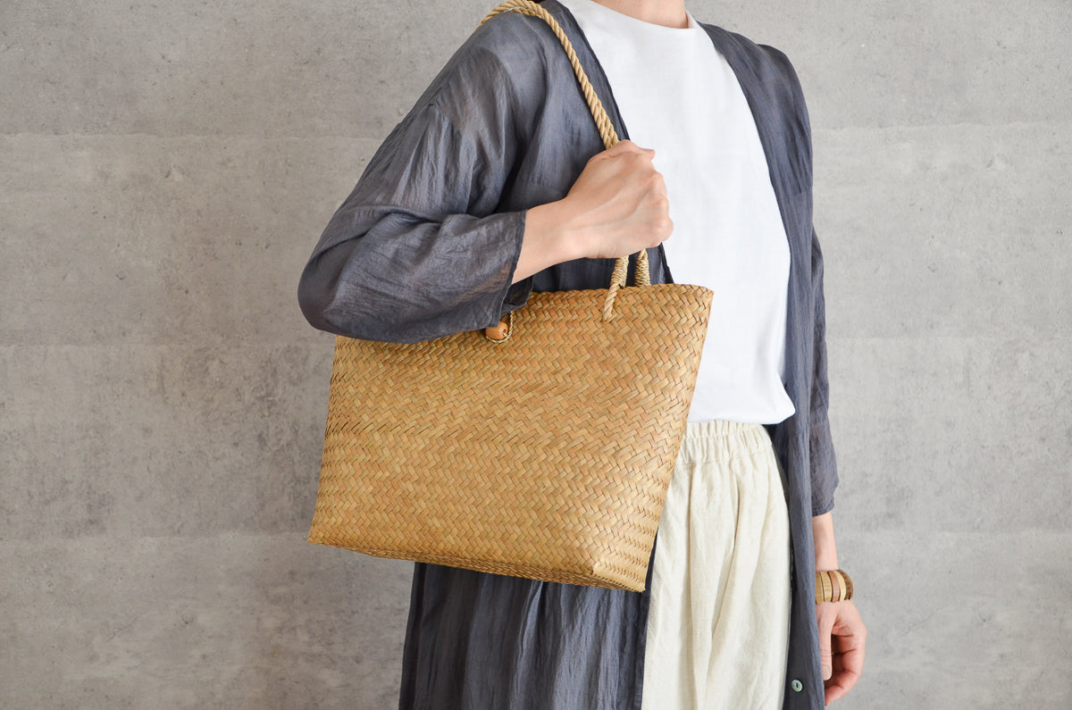 Slim Tote with White Button / Krajood Grass / THA 3115121-1