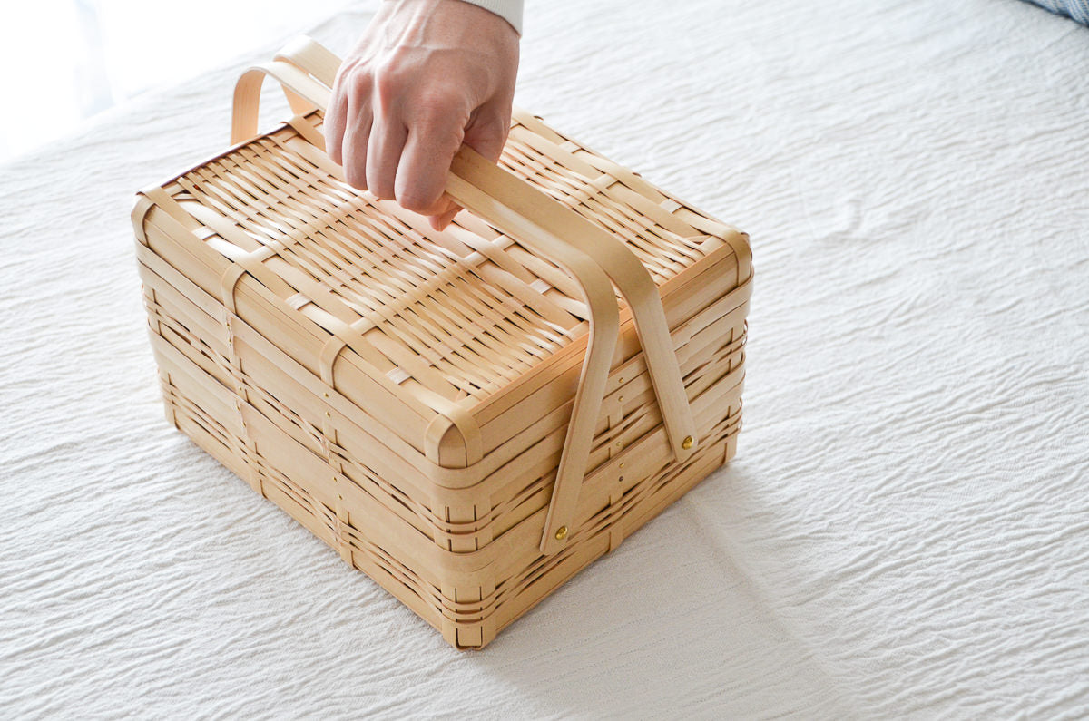 Lunch box with handle M (2-tier) / White bamboo / Kagoshima-JPN 321111-1