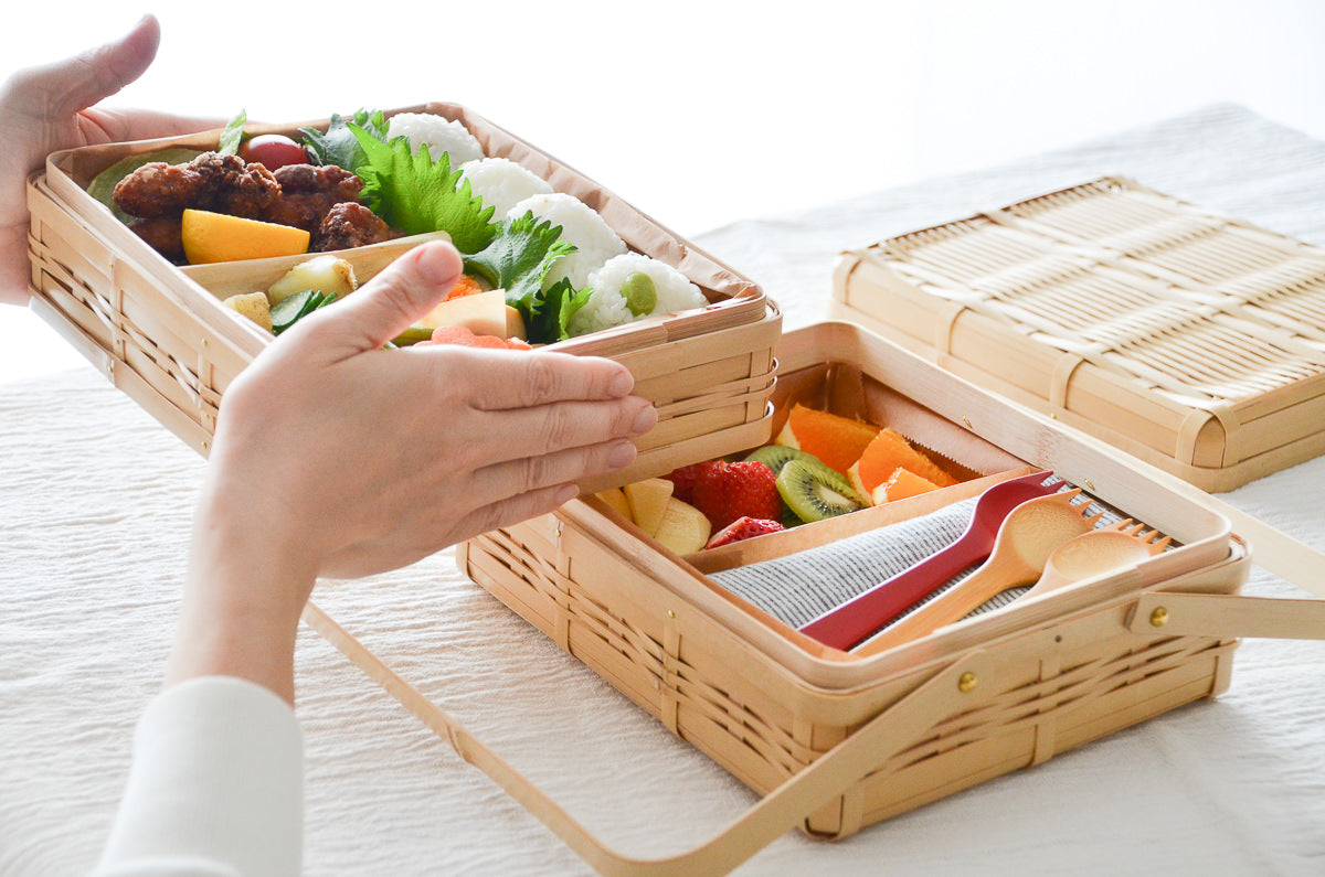 Lunch box with handle M (2-tier) / White bamboo / Kagoshima-JPN 321111-1