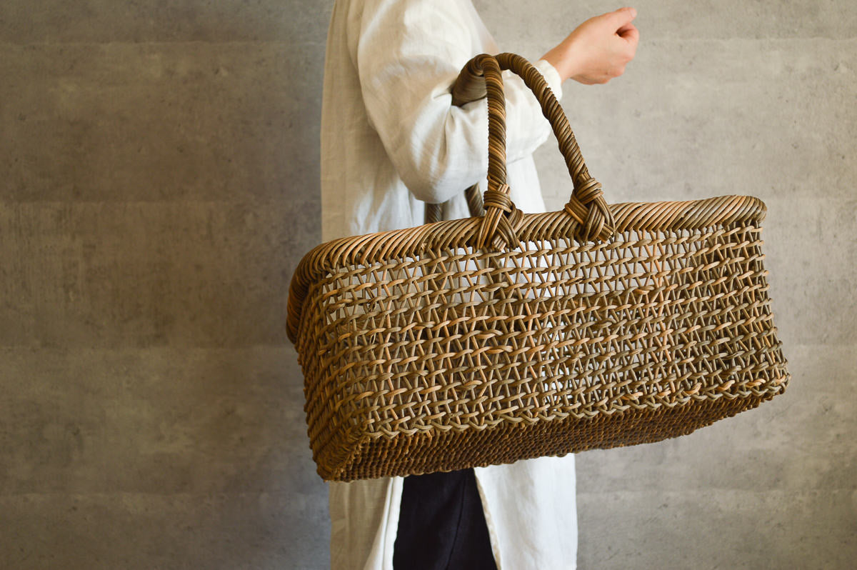 Wide Rectangle Basket with Handle – Sukashi Weave / Gray Akebi Vine / Nagano-JPN 311249-1
