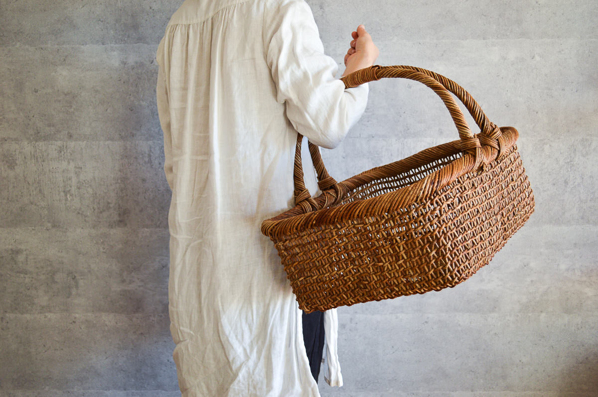 Big rectanglar basket / Brown Akebi vine / Nagano-JPN 311209-1