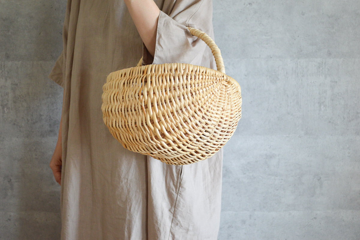 Round Basket with Handle / Pine Root / POL 340222-1
