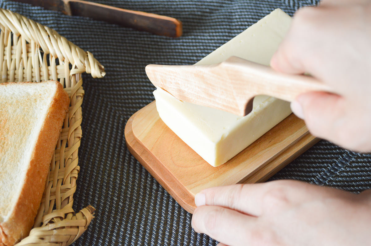 Spreader knife “Dimple”, “Step”, “Crank” / Japanese cherry birch / Ōita-JPN 211143