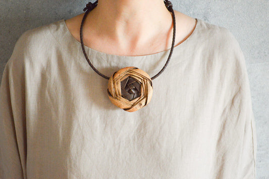 Choker “Rose” Medium / Walnut Bark / Yamagata-JPN 311424