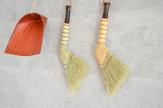 Feather-shaped Small Broom / Broomcorn / Nagano-JPN 121707