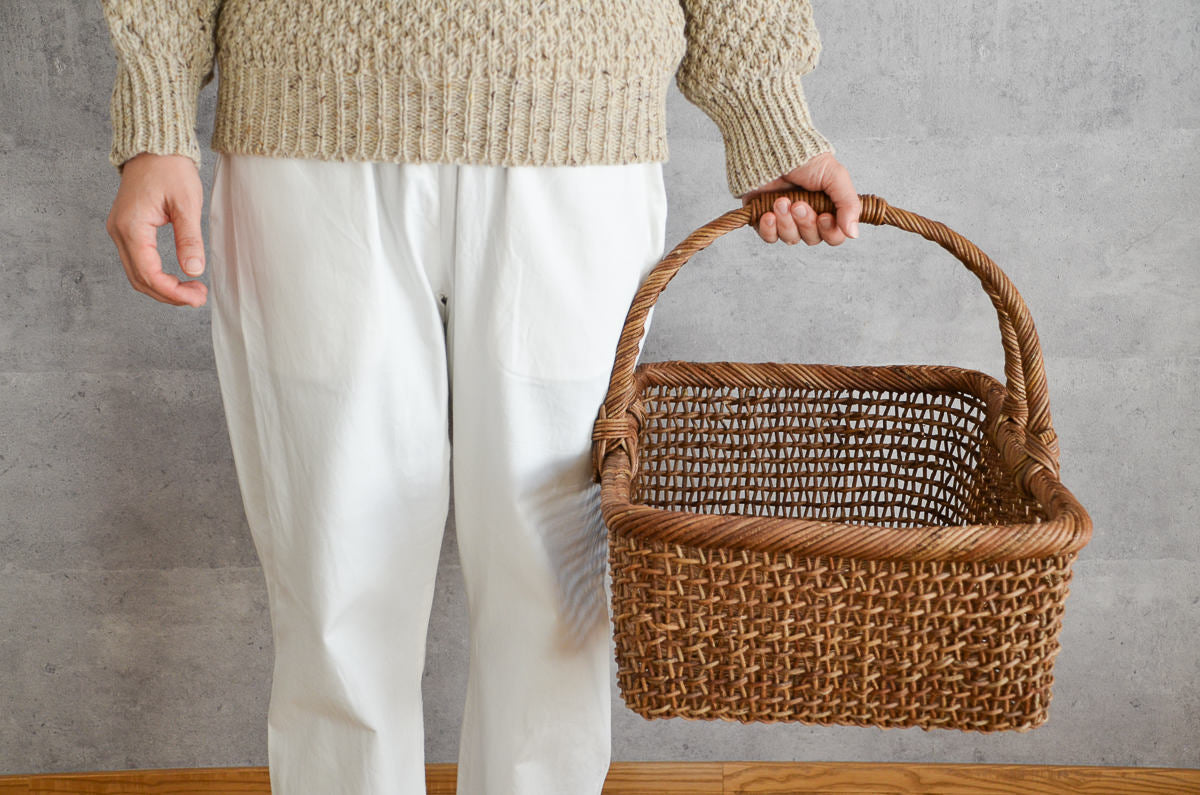 Big rectanglar basket / Brown Akebi vine / Nagano-JPN 311209-1