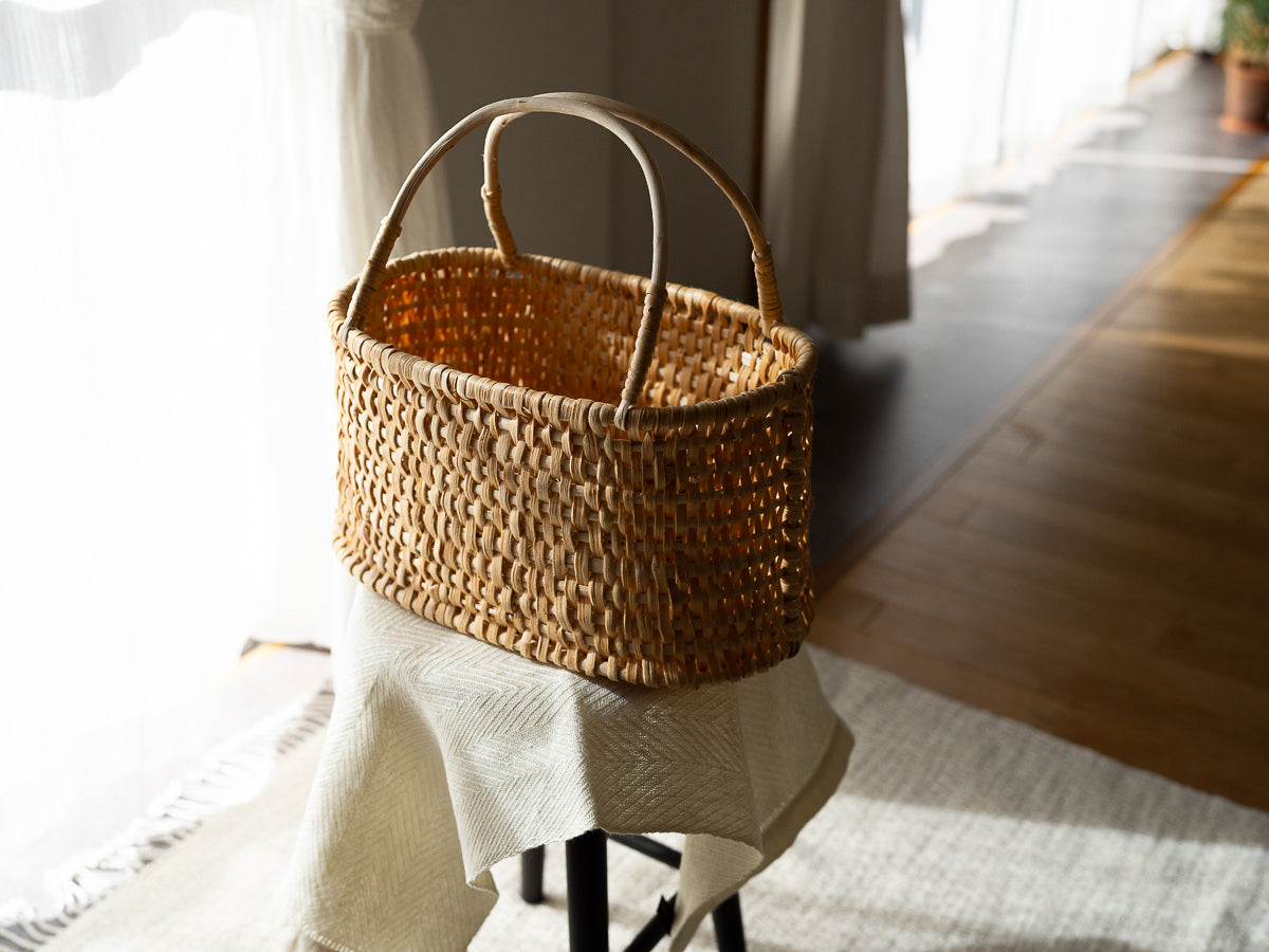 Oval Basket with Handle / Pine Root / LTU 140514