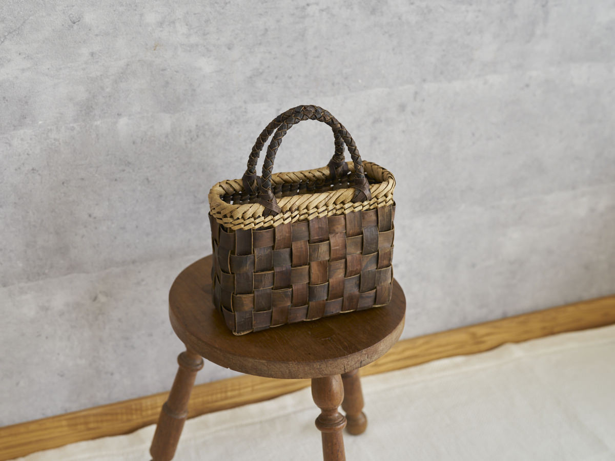 岩手県/くるみ 手提 tiny 裏皮市松 縁表皮 1510747