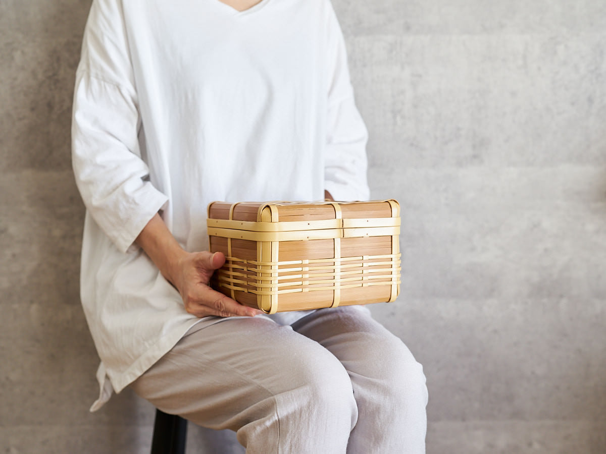 Basket with Lid “Kiritto” – Small, Shallow / White & Carbonized Bamboo / Oita-JPN 850406-3