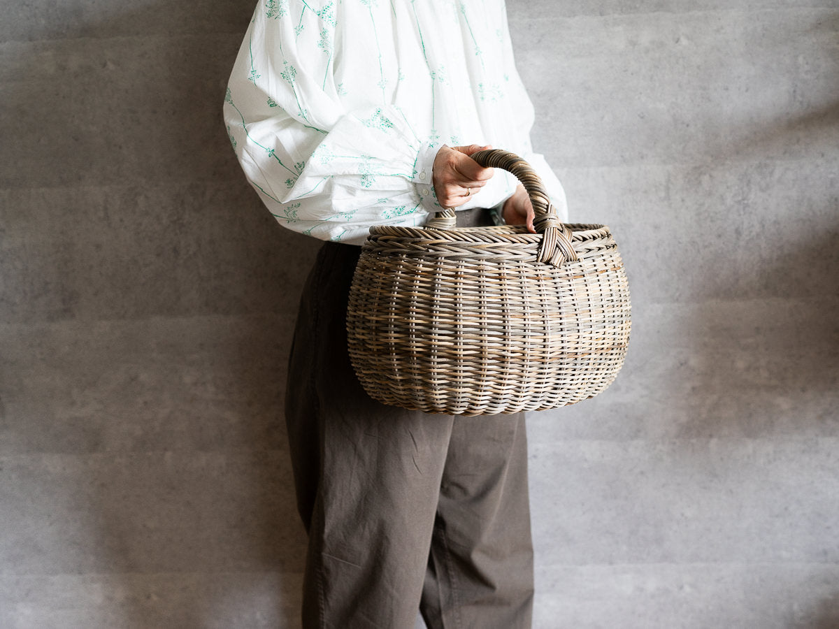 Rounded Basket with Handle / Gray Akebi Vine / Nagano-JPN 311252-1