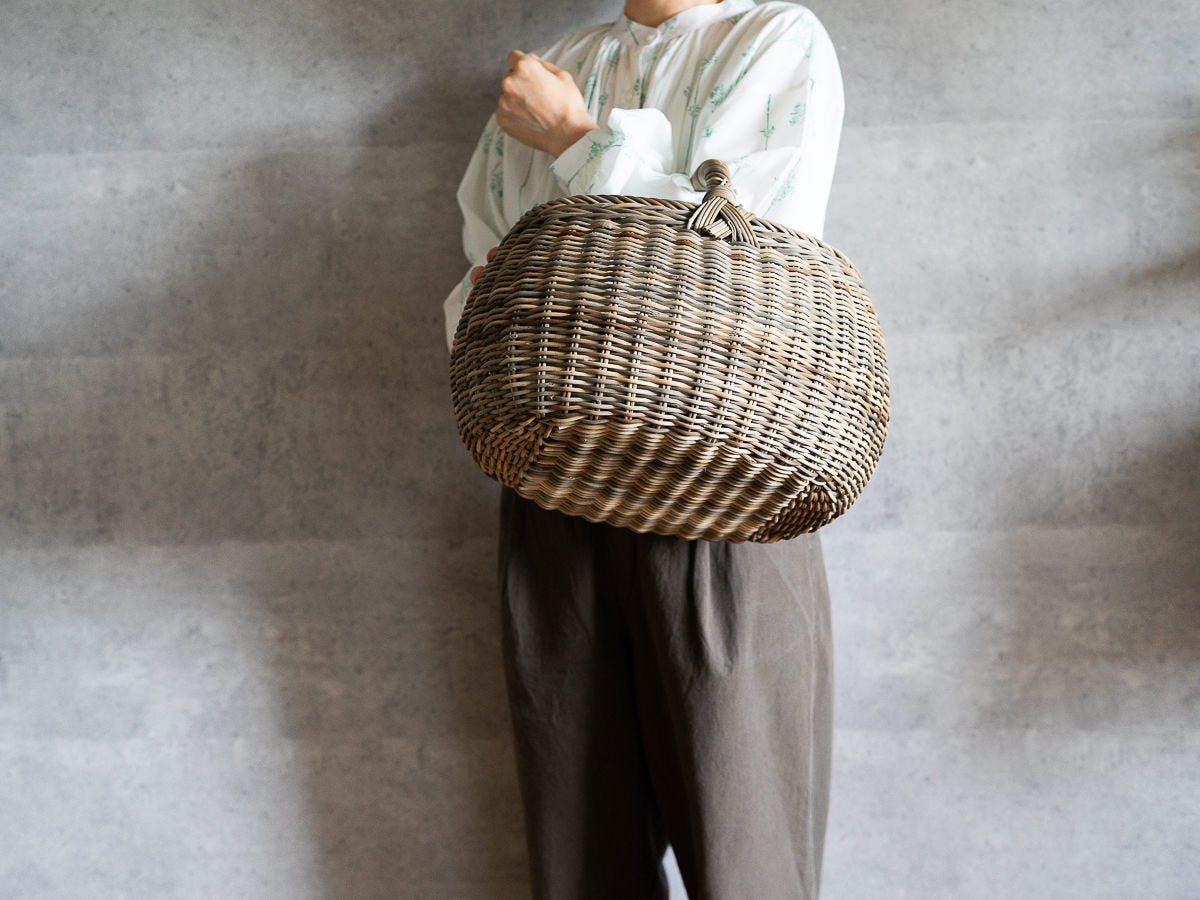 Rounded Basket with Handle / Gray Akebi Vine / Nagano-JPN 311252-1