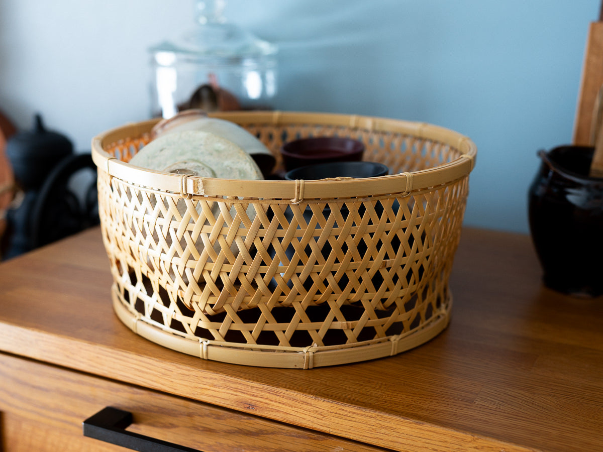 Round Tableware Basket "Hishime Weave" / White Bamboo / Ehime-JPN 520202-1