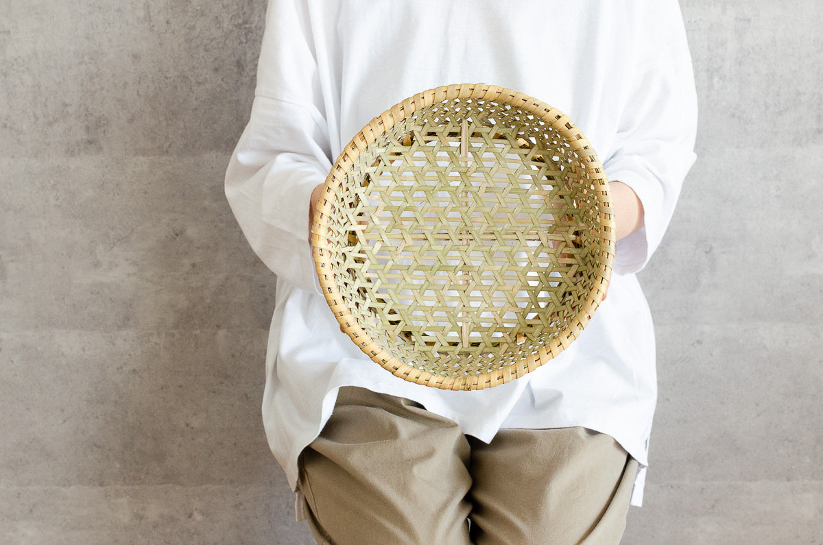 Round cup basket, M, L (shallow) / Nemagari bamboo / Nagano-JPN 610211
