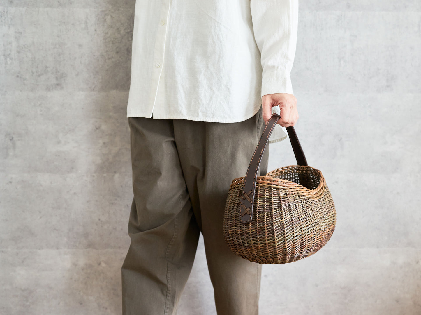 Softly Rounded Handbag with Leather Handle / Willow / FRA 151303-1