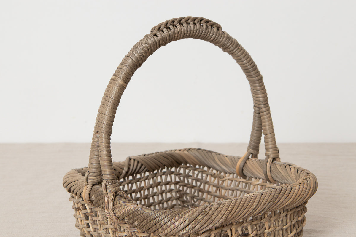 Square Serving Basket with Handle – Sukashi Weave / Gray Akebi Vine / Nagano-JPN 311242-1
