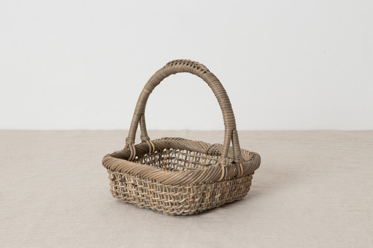 Square Serving Basket with Handle – Sukashi Weave / Gray Akebi Vine / Nagano-JPN 311242-1