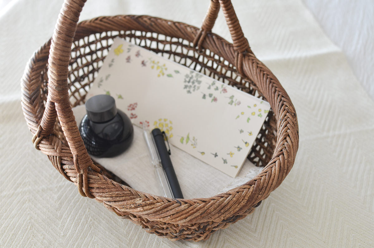 Oval basket with handle S, L / Brown Akebi vine / Nagano-JPN 311230