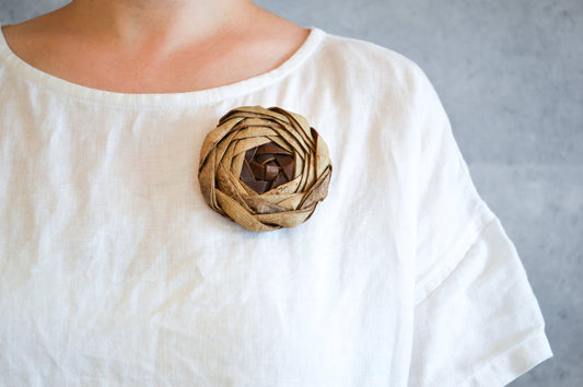 Flower Brooch / Walnut Bark / Yamagata-JPN 311415