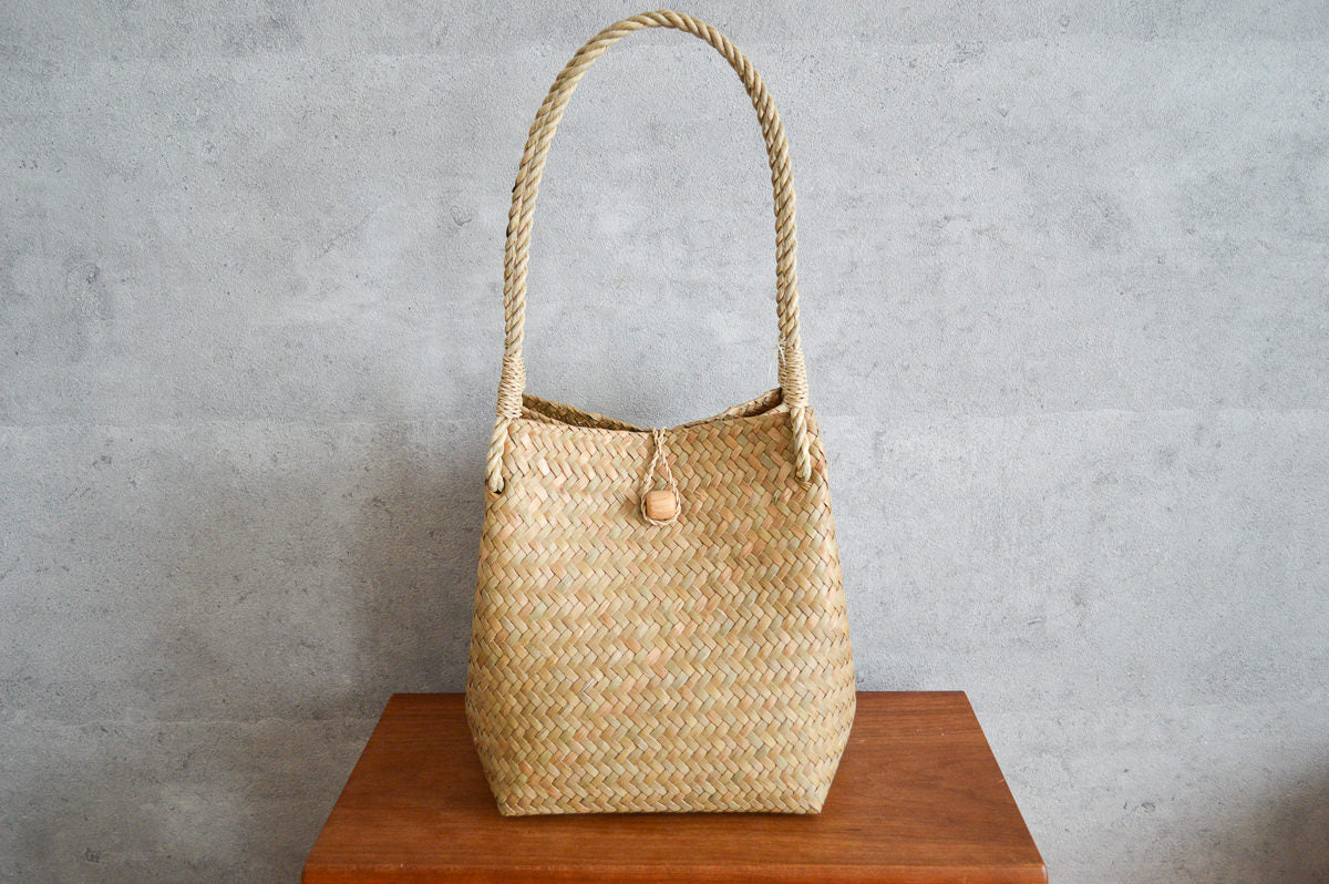 Handbag “Cube” with Closure / Krajood Grass / THA 3115107-1