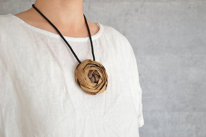 Pendant “Rose”, M, L [ Light, Dark ] / Walnut / Yamagata-JPN 311416