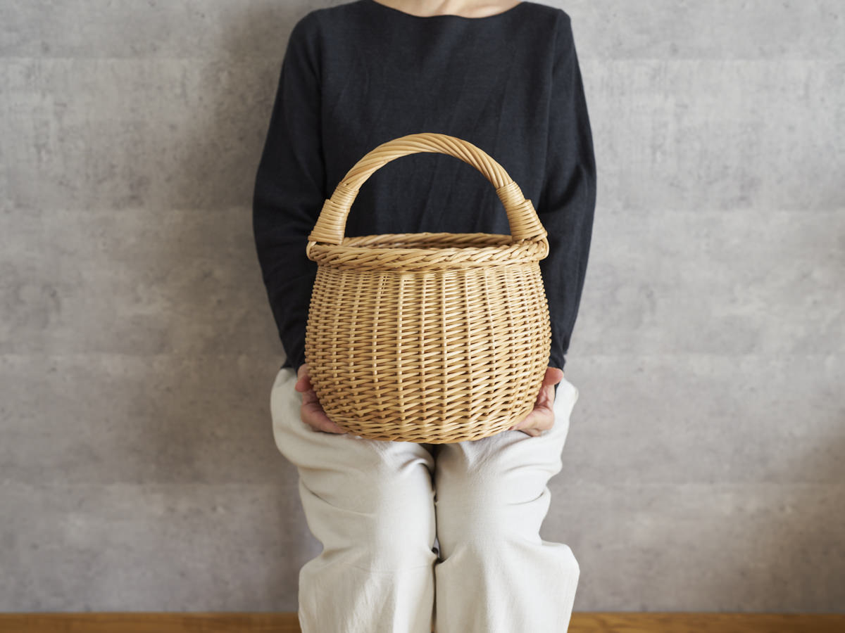 リトアニア/やなぎ　シギタスさん　手つきラウンドバスケット　140522-5