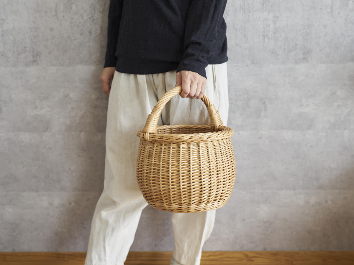 リトアニア/やなぎ　シギタスさん　手つきラウンドバスケット　140522-5