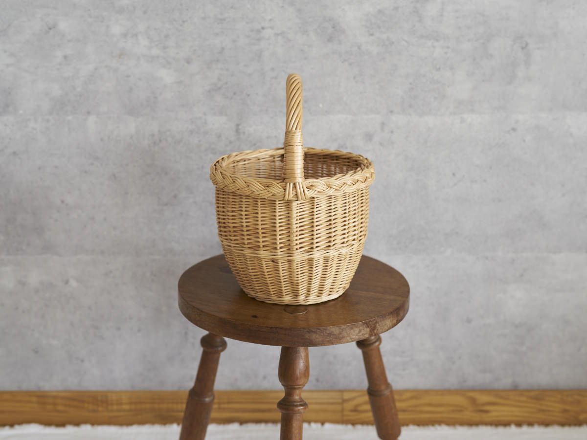 リトアニア/やなぎ　シギタスさん　手つきラウンドバスケット　小　140522-7